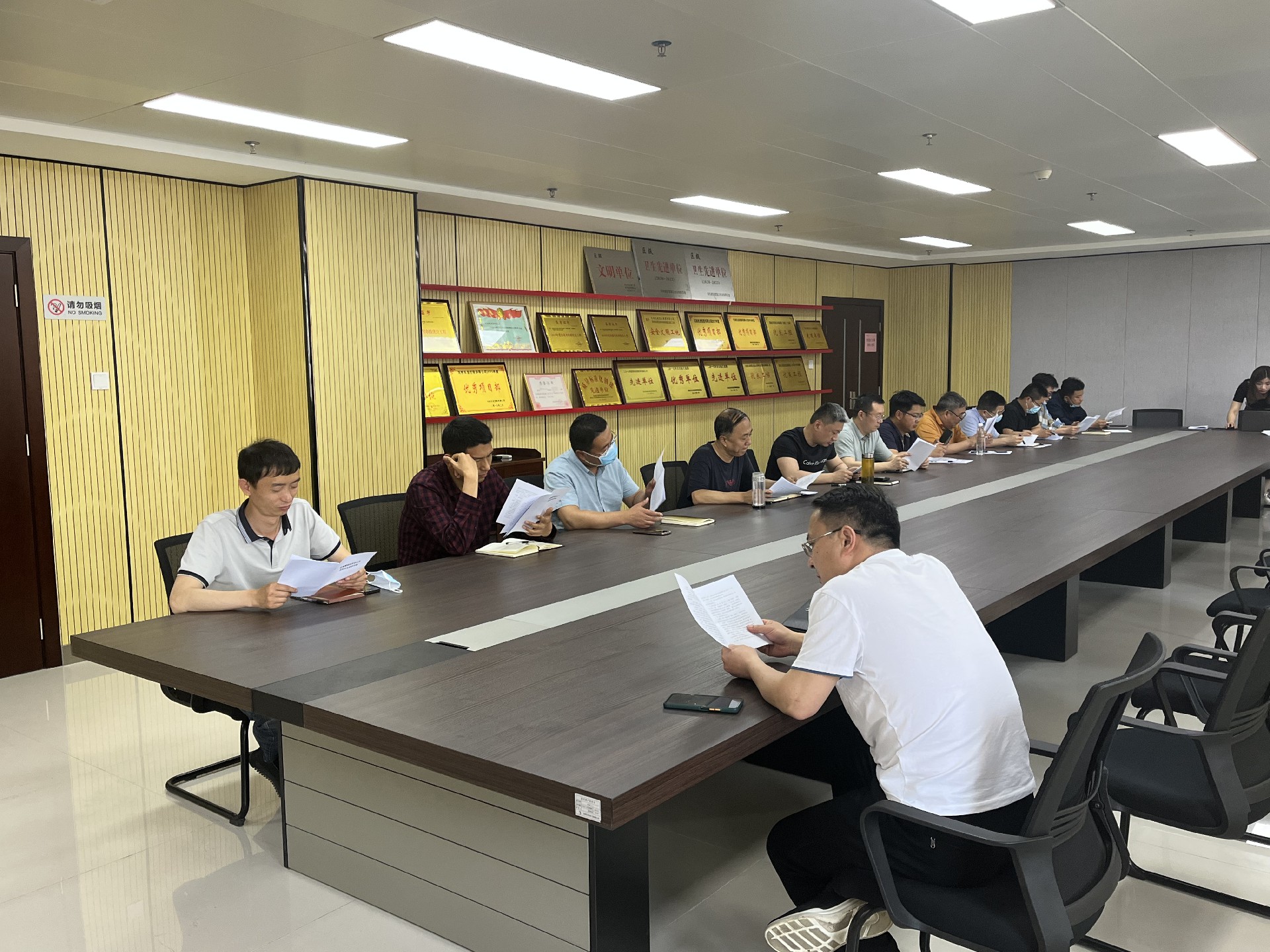 “汲教訓 抓落實 促業(yè)務”丨東龍市政召開應急管理和安全生產應知應會相關知識學習會